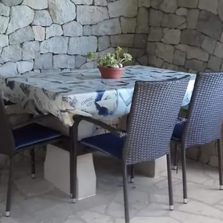 Cozy Robinson Crusoe-style House