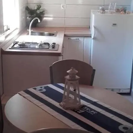 Cozy Robinson Crusoe-style House