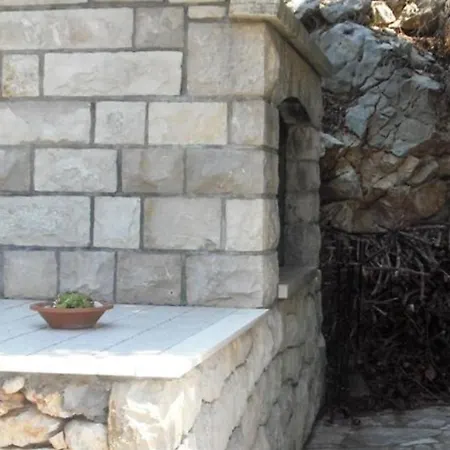 Holiday home Cozy Robinson Crusoe-style House Zrnovo